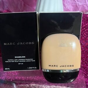 Marc Jacobs Shameless Foundation in Black and Cream